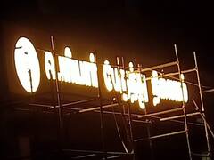 Madurai | மின் ஒளியில் மின்னும் மதுரை பெரியார் பேருந்து நிலைய பெயர்ப் பலகை !