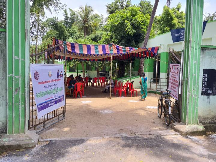 ’மயிலாடுதுறையில் 5 மணிநேரத்திலேயே தீர்ந்து போன தடுப்பூசிகள்’- பற்றாக்குறையால் மக்கள் ஏமாற்றம்...!