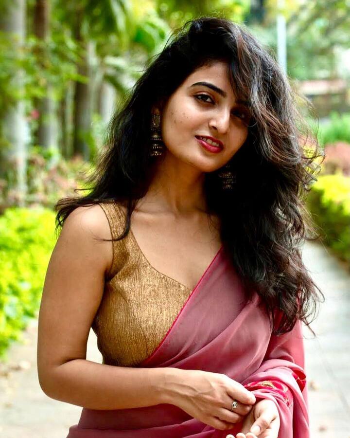 (Courtesy : Instagram) ఇందులో అందాల ఆరబోత చేస్తూ అనన్య రెచ్చిపోయింది.