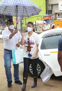 Spotted: ਮੁੰਬਈ 'ਚ ਕੈਜ਼ੂਅਲ ਲੁੱਕ 'ਚ ਸਪਾਟ ਹੋਈ ਕਰੀਨਾ ਕਪੂਰ, ਪ੍ਰੈਗਨੈਂਸੀ ਤੋਂ ਬਾਅਦ ਵੇਟ ਲੂਜ਼ ਕਰਕੇ ਲਗਦੀ ਹੋਰ ਵੀ ਸਟਾਈਲਿਸ਼