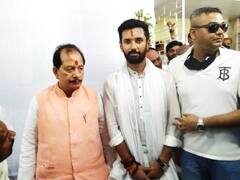 In Pics: रामविलास की पुण्यतिथि पर पहुंचे कई ‘खास’ लोग, चिराग पासवान से की मुलाकात, देखें तस्वीरें