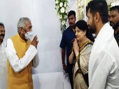 In Pics: रामविलास की पुण्यतिथि पर पहुंचे कई ‘खास’ लोग, चिराग पासवान से की मुलाकात, देखें तस्वीरें