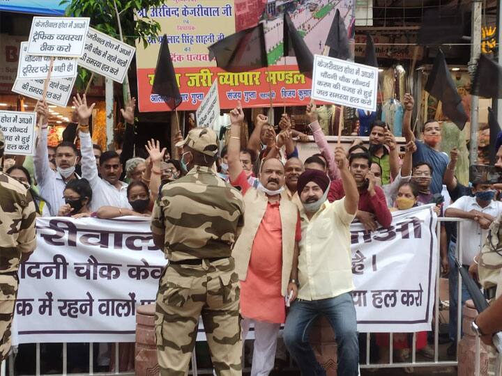 CM arvind kejriwal inaugurated Chandni Chowk after redevelopment people protested and raised slogans against the Chief Minister ann Chandni Chowk: सीएम केजरीवाल ने पुनर्विकास के बाद चांदनी चौक का किया उद्घाटन, कई लोगों ने प्रदर्शन करते हुए मुख्यमंत्री के खिलाफ की नारेबाजी