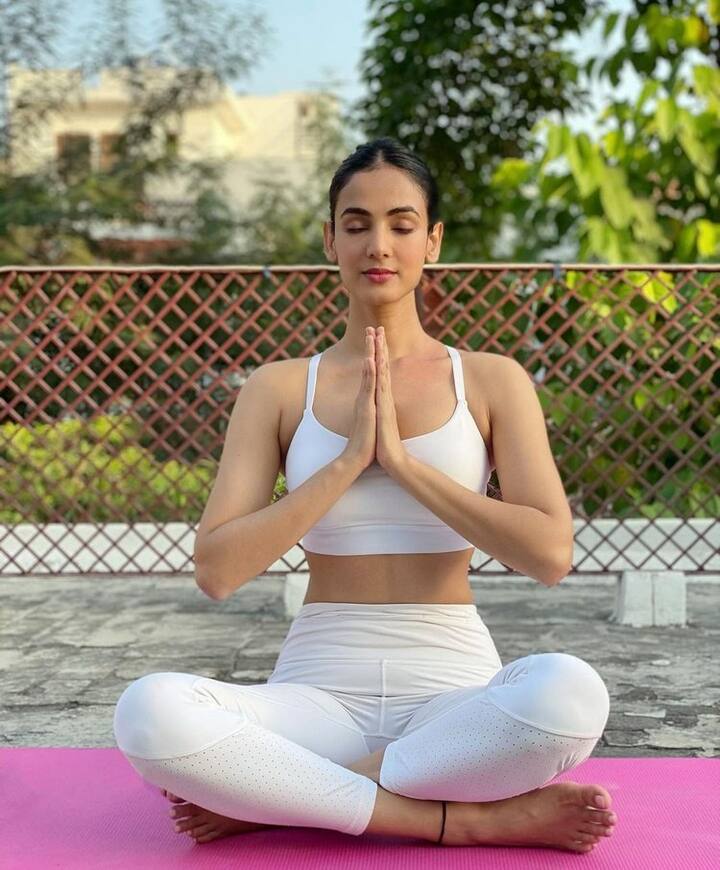 (Photo Courtesy: Instagram) ఈ ఫోటోలు సోషల్ మీడియాలో వైరల్ గా మారాయి.