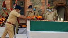 Srinagar Khanyaar : पोलिसांच्या ताफ्यावर दहशतवादी हल्ला, पोलीस उपनिरीक्षक अर्शिद अहमद शहीद