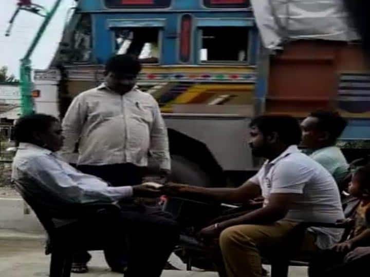 Basti News: 5 हजार रुपये रिश्वत लेते लेखपाल का वीडियो आया सामने, किया गया निलंबित Lekhpal suspended after taking bribe of 5 thousand rupees in Basti ann Basti News: 5 हजार रुपये रिश्वत लेते लेखपाल का वीडियो आया सामने, किया गया निलंबित