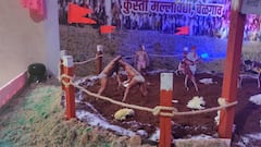 In Pics : बेळगावात आंतरराष्ट्रीय कुस्तीपटूने गणपती समोर साकारला कुस्तीचा आखाडा