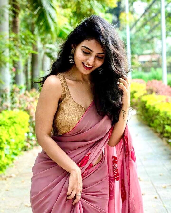 (Courtesy : Instagram) ఈ ఫోటోలు ప్రస్తుతం సోషల్ మీడియాలో వైరల్ అవుతున్నాయి.