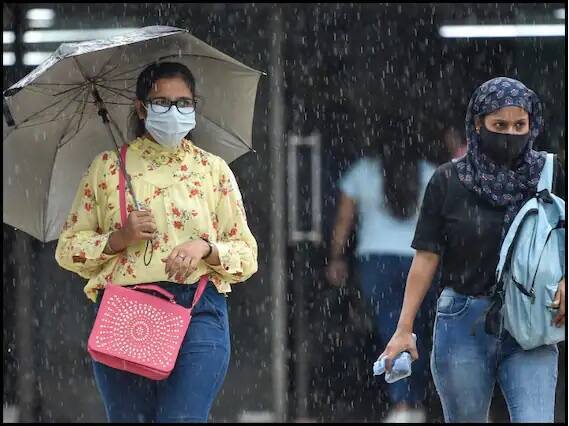 ਮਾਹਿਰਾਂ ਦਾ ਮੰਨਣਾ ਹੈ ਕਿ ਦੇਸ਼ ਦੇ ਕਈ ਹਿੱਸਿਆਂ 'ਚ ਭਾਰੀ ਬਾਰਸ਼ ਦੀਆਂ ਘਟਨਾਵਾਂ 'ਚ ਵਾਧੇ ਦਾ ਸਿੱਧਾ ਸਬੰਧ ਜਲਵਾਯੂ ਪਰਿਵਰਤਨ ਨਾਲ ਹੈ।