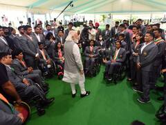 PM Meets Paralympians: पीएम मोदी ने पैरालंपिक खिलाड़ियों से मुलाकात कर बढ़ाया उनका हौसला, देखें ये खास तस्वीरें