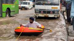 बीच सड़क ये कैसा हाल...कहीं Bagga ने की 'राफ्टिंग', पानी में लेटे Tikait तो कांग्रेस ने चलाई नाव