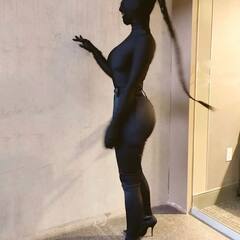 सिर से लेकर पैरों तक, लेदर से खुद को ढ़ककर बाहर निकलीं Kim Kardashian, तस्वीरों ने किया फैन्स को हैरान-परेशान