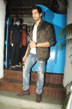 Shershaah के बाद अब Mission Majnu में दिखेंगे Sidharth Malhotra, फिल्म की शूटिंग पूरी, टीम के साथ डिनर पर हुए स्पॉट