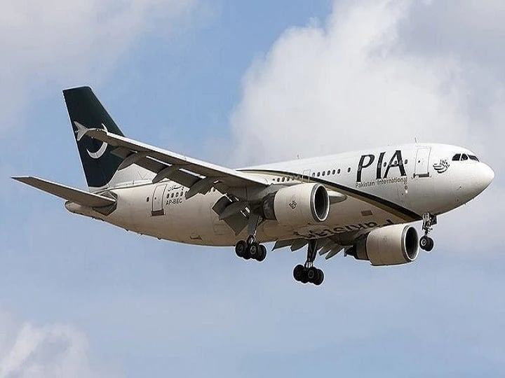 Pakistan PIA Pilot refuse to fly plane after his shift over passengers protest Pakistan: यात्रा के दौरान पाकिस्तान के पायलट ने कहा - शिफ्ट खत्म हो गई, नहीं उड़ाऊंगा प्लेन, यात्रियों ने किया विरोध