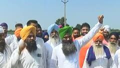 Attari ਸਰਹੱਦ ਨੇੜੇ ਕਿਸਾਨਾਂ ਦਾ ਪ੍ਰਦਰਸ਼ਨ, ਕੰਡਿਆਲੀ ਤਾਰੋਂ ਪਾਰ ਜ਼ਮੀਨ ਦਾ ਮੁਆਵਜ਼ਾ ਨਾ ਮਿਲਣ ਵਜੋਂ ਰੋਸ
