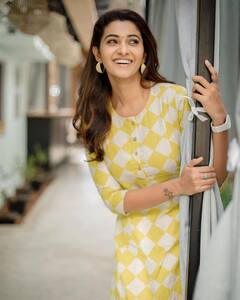 Actress Priya Bhavani Shankar pics | அசைத்து அழகு அப்படியே நிலவு  - பிரியா பவானி ஷங்கர் போட்டோ ஆல்பம்