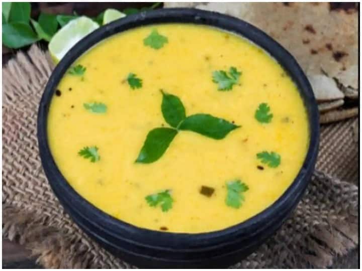 Kitchen Hacks, People who are Fond of Eating Kadhi Must try Gujarati Kadhi And Gujarati Kadhi Recipe in Hindi Kitchen Hacks: कढ़ी खाने के शौकीन लोग जरूर ट्राई करें Gujarati Kadhi , जानें रेसिपी