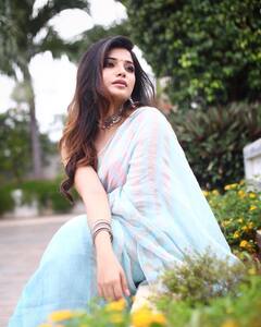 Actress Aathmika Latest Pics : வா நிலா நிலா நீதானே எந்தன் வெண்ணிலா - ஆத்மிகா க்ளிக்ஸ்