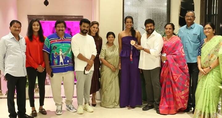 பி.வி சிந்துவை வீட்டிற்கு அழைத்து விருந்து வைத்த நடிகர் சிரஞ்சீவி