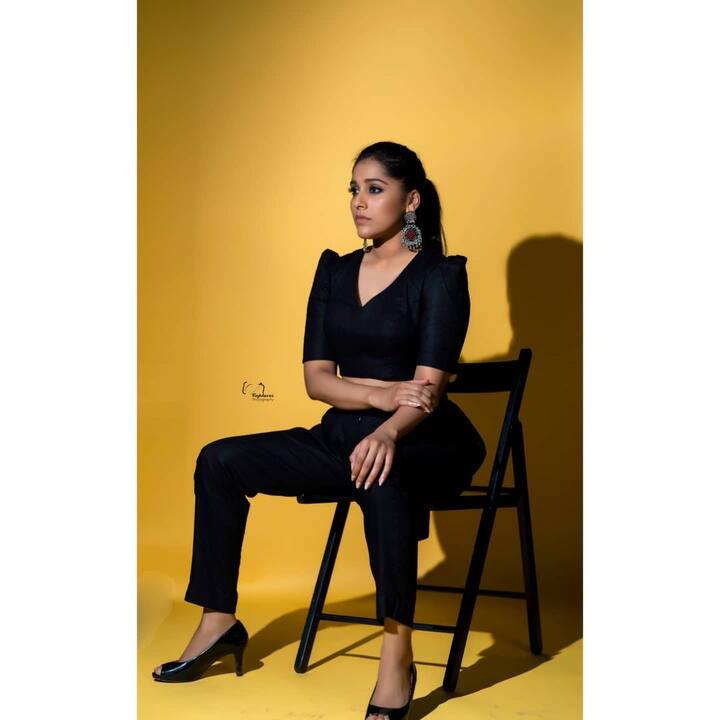 (Courtesy : Instagram) (Photography : V Captures) ఓ పక్క సినిమాలు, టీవీ షోలు అంటూ బిజీగా గడుపుతోంది ఈ బ్యూటీ.