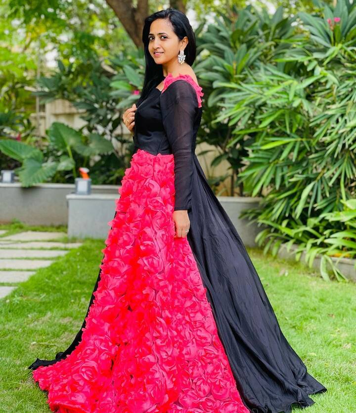 (Photo Courtesy : Instagram) బిగ్ బాస్ సీజన్ 4లో కంటెస్టెంట్ గ పాల్గొని గొడవల జోలికి పోకుండా మంచి పేరు తెచ్చుకుంది.