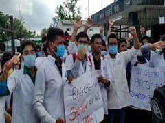 NMCH में MBBS के छात्रों का हंगामा, रजिस्ट्रेशन काउंटर और ओपीडी सेवा किया ठप, इस बात से हैं नाराज