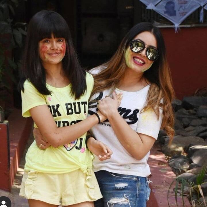 अरियाना पैपराजी के बीच भी काफी पॉपुलर हैं. वो जहां भी स्पॉट होती हैं मीडिया के कैमरे उनकी ओर रुख कर लेते हैं.