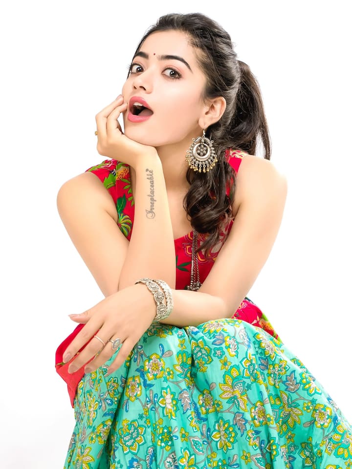 பத்தி எரியும் அவள் உடையழகு
