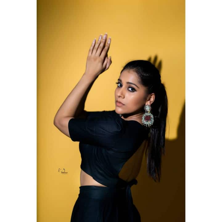 (Courtesy : Instagram) (Photography : V Captures)  ఎప్పటికప్పడు హాట్ ఫోటోషూట్ లలో పాల్గొంటూ వాటిని తన ఇన్స్టాగ్రామ్ లో షేర్ చేస్తుంటుంది.