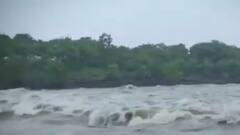 Over a dozen cars spotted drowning in flood water in Rajkot | BKB (13.09.2021)