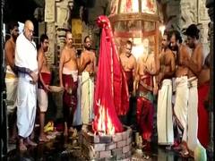 காஞ்சிபுரம் காமாட்சியம்மன் கோவிலில் தெற்கு ராஜகோபுரத்திற்கு குடமுழுக்கு (புகைப்படங்கள்)