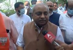 નીતિન પટેલે કહ્યું, અલ્યા, આટલા બધા લોકો છે ને તમને કોઈ મળતું નથી ને મને જ પૂછો છો, જુઓ વીડિયો