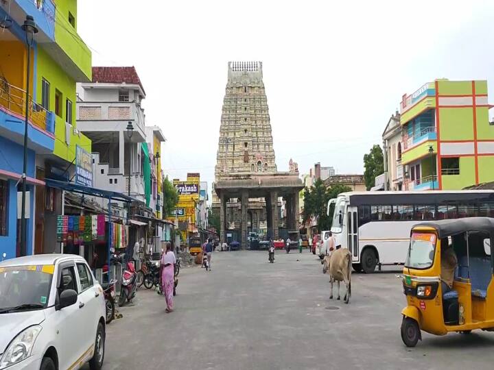 Police have launched an investigation into a complaint that stones were missing from the ekambaranathar temple twin houses. காஞ்சிபுரம்  ஏகாம்பரநாதர் கோயில்.. சிலை கடத்தல் தடுப்பு பிரிவு போலீசார் ஆய்வு..!