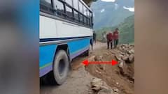 Himachal: शिमला के पास जान जोखिम में डाल Landslide वाली जगह से निकाली बस