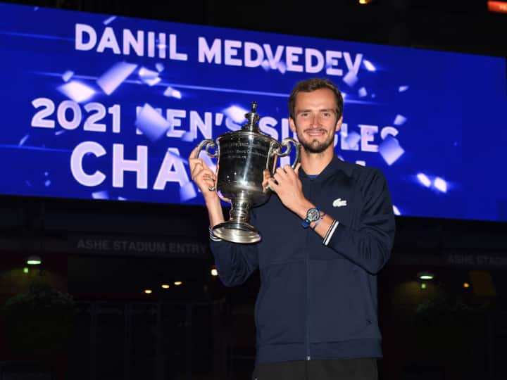 US Open 2021 Daniil Medvedev ends Novak Djokovic dream to win maiden Grand Slam crown US Open 2021: తొలి గ్రాండ్ స్లామ్ టైటిల్ కొట్టిన మెద్వెదెవ్.. ఆ రికార్డుకు దగ్గరలో ఆగిపోయిన ప్రపంచ నంబర్ వన్ జకోవిచ్‌