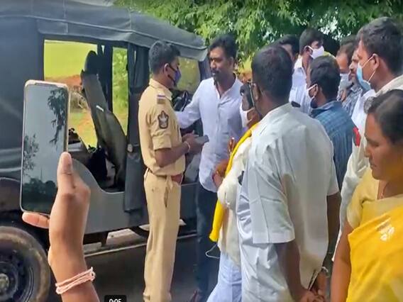 Anantapur News: ధర్మవరంలో ఉద్రిక్తత...పరిటాల శ్రీరామ్ ను అడ్డుకున్న పోలీసులు