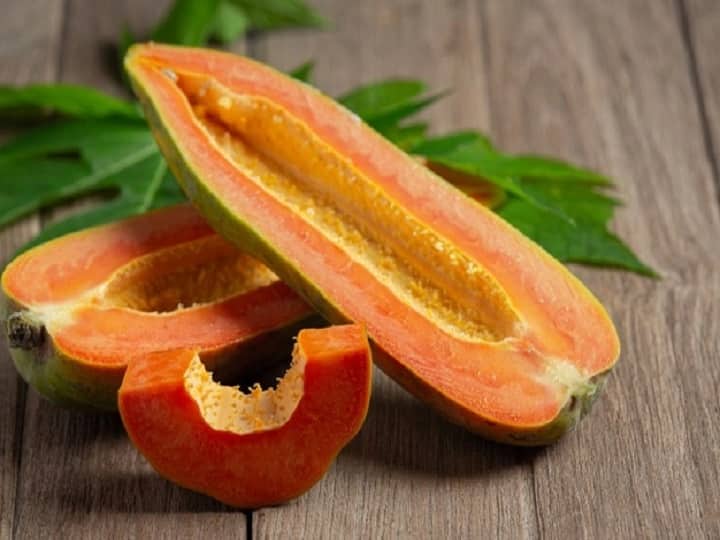 Know the health benefits of papaya leaves to get rid of many health problems Papaya Leaves Health Benefits: किसी वरदान से कम नहीं है पपीता के पत्तों का जूस, जानिए फायदे