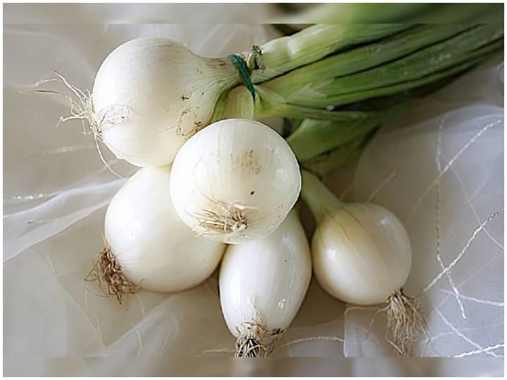 Health and Fitness Tips, Eating White Onion Strengthens Immunity And White Onion Benefits Health and Fitness Tips: White Onion खाने से Immunity होती है मजबूत, जानें इसके हैरान करने वाले फायदे