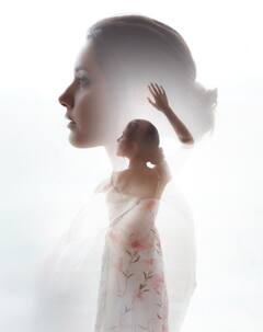 நகரத்தை அழகாய் ரசிக்கும் இந்த அழகி யார்? - கண்டுபிடியுங்கள் பார்ப்போம்..!