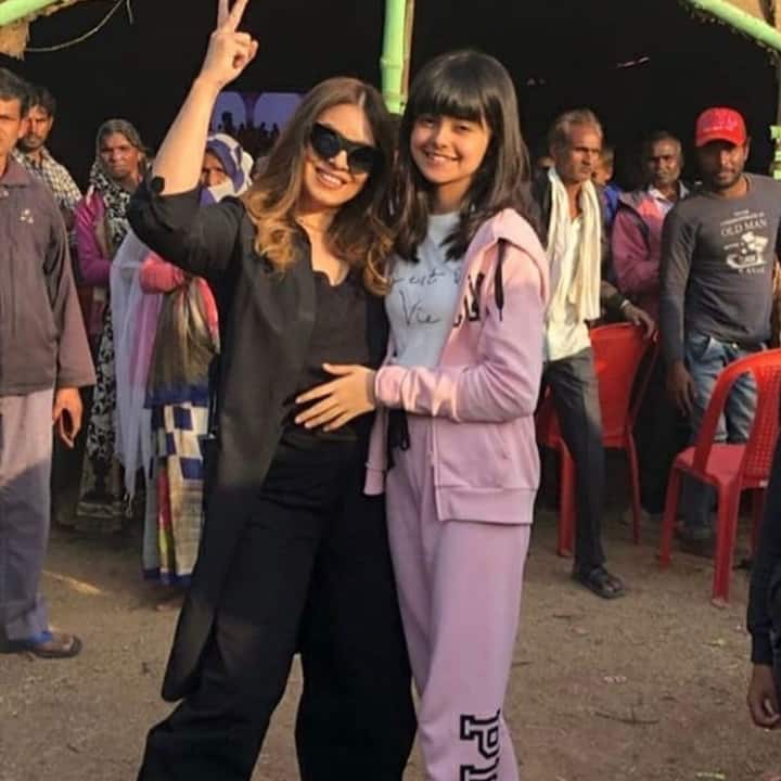 महिमा चौधरी और उनकी बेटी के बीच काफी अच्छी बॉन्डिंग है दोनों को देखकर लगता हैं जैसे वो मां-बेटी से ज्यादा दोस्त हैं.