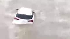 રાજકોટના લોધિકાના છાપરા ગામના હાઇવે પર કાર તણાઈ, કારમાં સવાર 3 લોકોમાંથી એક વ્યક્તિ બહાર નીકળ્યો