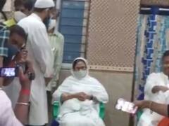 [WATCH] CM Mamata Visits Mosque In Bhabanipur To Seek Blessings Ahead Of Bypoll