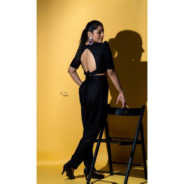 (Courtesy : Instagram) (Photography : V Captures) 'గుంటూరు టాకీస్' లాంటి సినిమాలో ఆమె బోల్డ్ పెర్ఫార్మన్స్ ను అంత ఈజీగా మర్చిపోలేం.