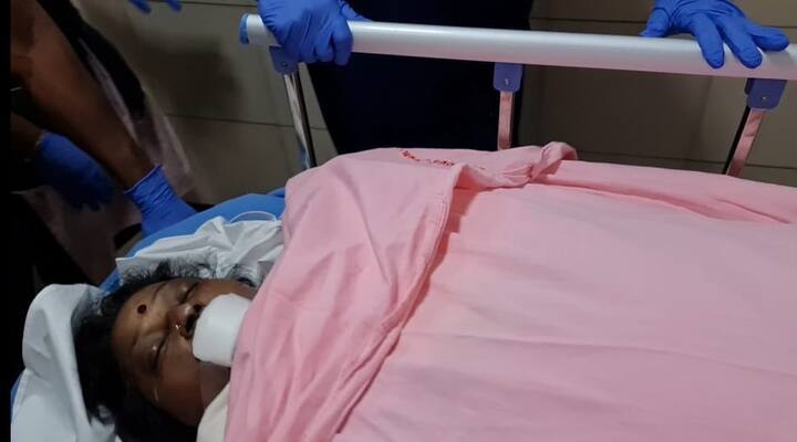 (Source: Social Media) ప్రముఖ నటుడు ఉత్తేజ్ భార్య పద్మావతి సోమవారం ఉదయం కన్నుమూశారు.