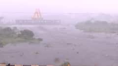 રાજકોટના મધ્યમાંથી પસાર થતી આજી નદીમાં નવા નીરની આવક, શાળાઓ આજે બંધ