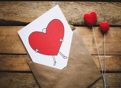 ஈர்ப்பு... காதல்... குழப்பம் இருக்கா... பார்த்ததும் பிடிப்பது இதனால் தான்! பார்க்க பார்க்க பிடிப்பதும் தான்!