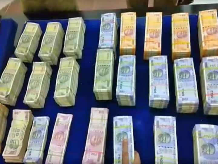 Nellore district police cracked theft case thieves distributed Rs 500 notes to beggars Nellore News: రూ.కోటి కొట్టేసి.. బిచ్చగాళ్లకు రూ.500 నోట్లు పంచేశారు.. కానీ పానీపూరి ఫోన్ కాల్ పట్టించేసింది