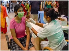 महिलाओं को पुरुषों की तुलना में कोविड वैक्सीन के साइड-इफेक्ट्स का ज्यादा खतरा क्यों है? जानें