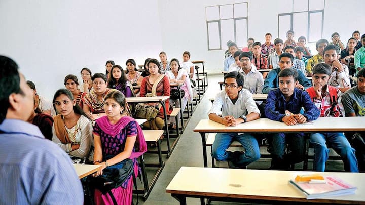 Higher Education Institutions Reopen From October 1st In Andhra Pradesh AP Degree Colleges Reopen: వచ్చే నెల 1 నుంచి డిగ్రీ తరగతులు.. అకడమిక్ క్యాలెండర్ విడుదల