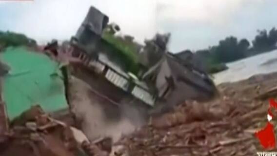 River Erosion: পর পর বাড়ি গিলে খাচ্ছে গঙ্গার স্রোত, কালিয়াচকে আশ্রয়হারা বহু | Bangla News